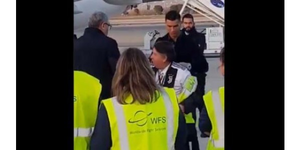 Ronaldo acabou de assinar os fãs e assinou os fãs